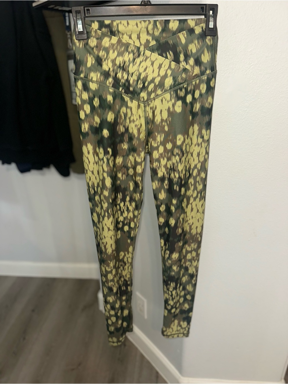 Offline by Aerie High-Waist Olive & Yellow Printed Leggings